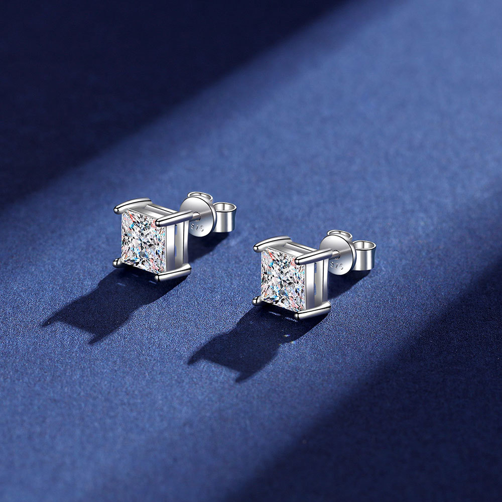 Minimalist And Elegant Princess-cut Square Stud Earrings thumbnail 4