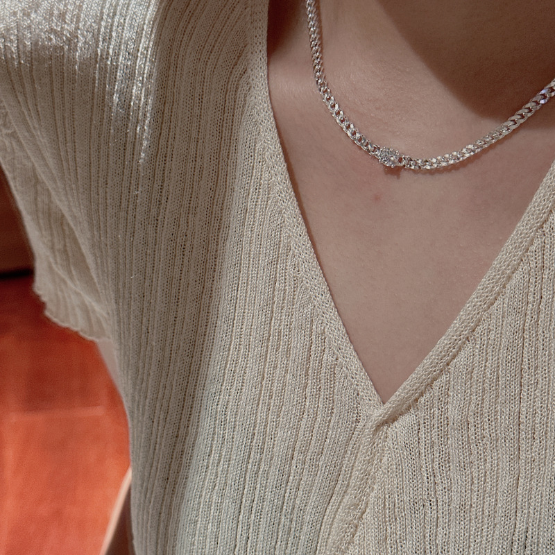 Retro Single Zircon Simple Tank Necklace