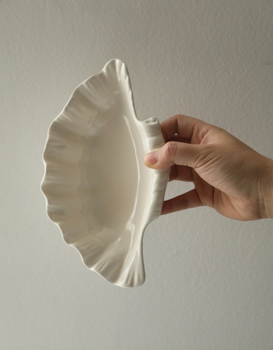 Gentle Cream Color Three-dimensional Shell Retro Ceramic Dinner Plate