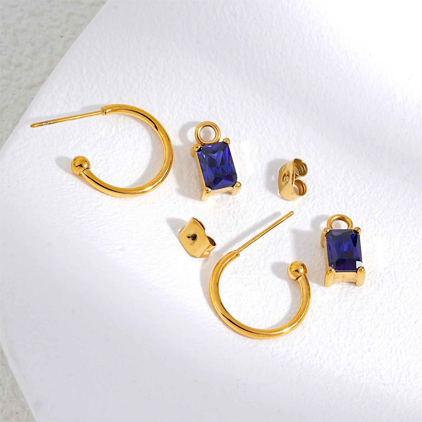 Earrings Inlaid With Gray-blue Zircons