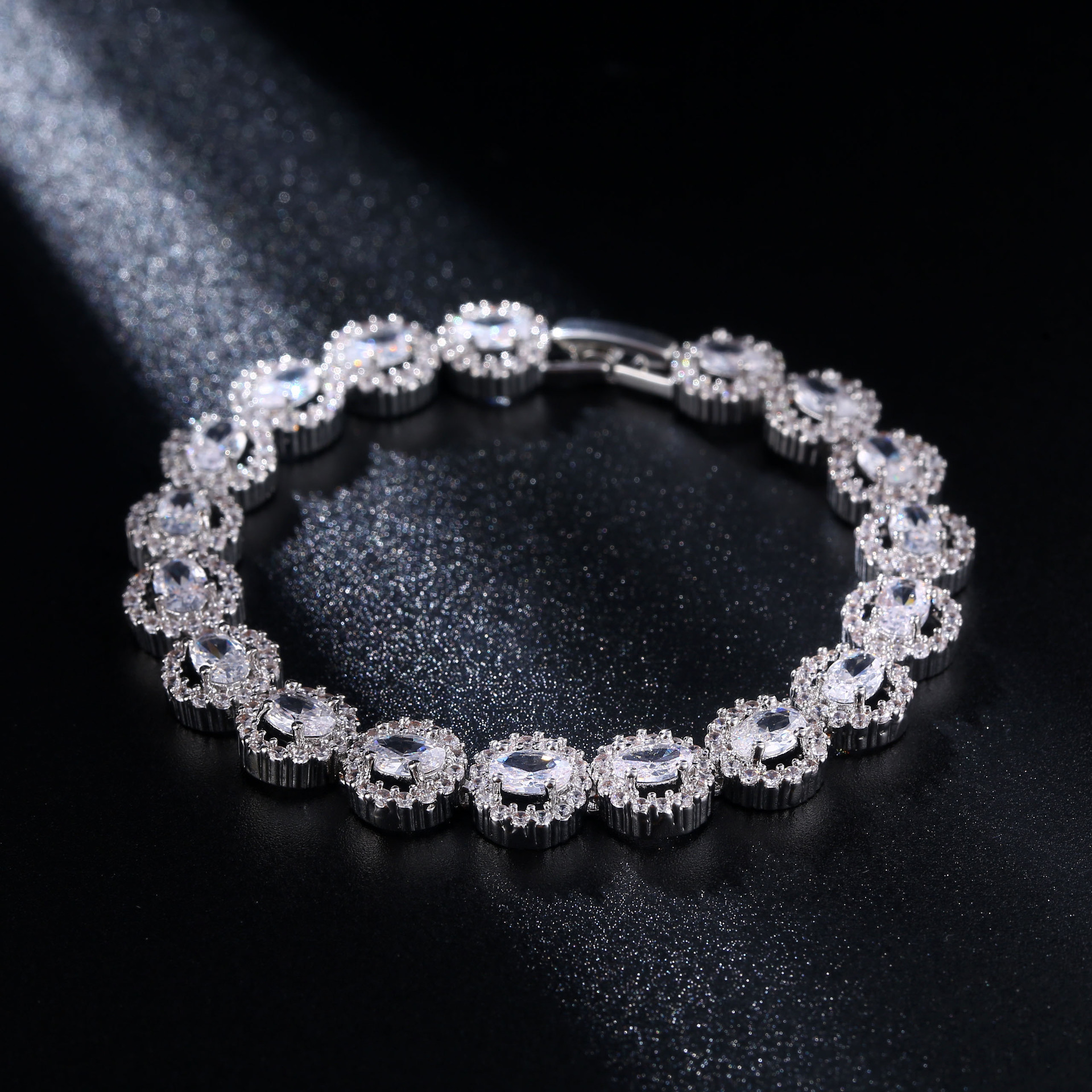 https://cf.cjdropshipping.com/quick/product/9b101a09-3ef6-49e5-a02a-1903903a3fde.jpg