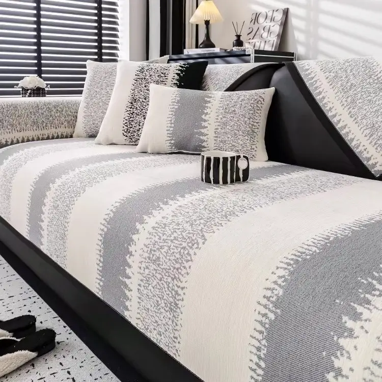 All-Season Chenille High-End Cushion With Contrasting Colors Stylish C