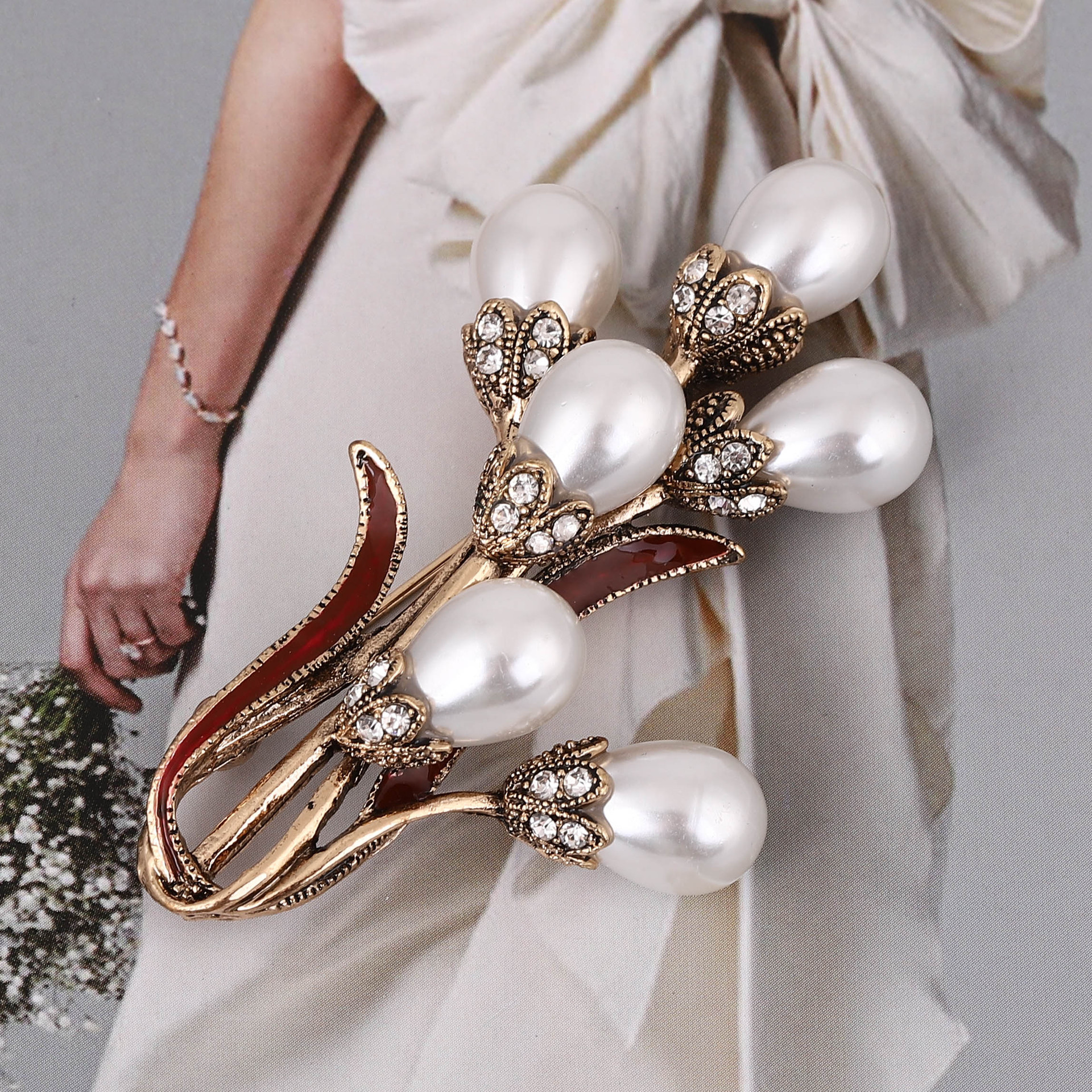 Retro Pearl Bouquet Womens Tulip Flower Brooch Pin