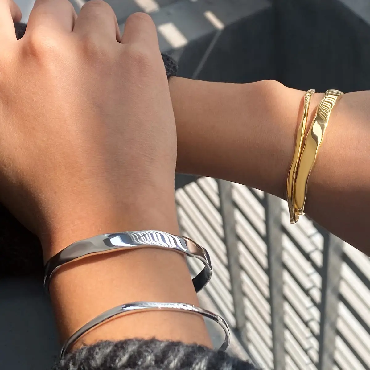 Retro 18K Gold Stainless Steel Simple Twin Wave Open-ended Bracelet