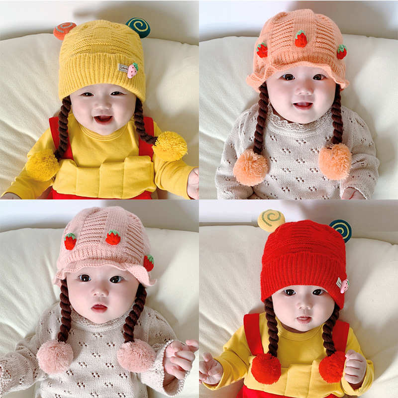 Autumn And Winter Baby Hat With Earflaps Knitted From Yarn