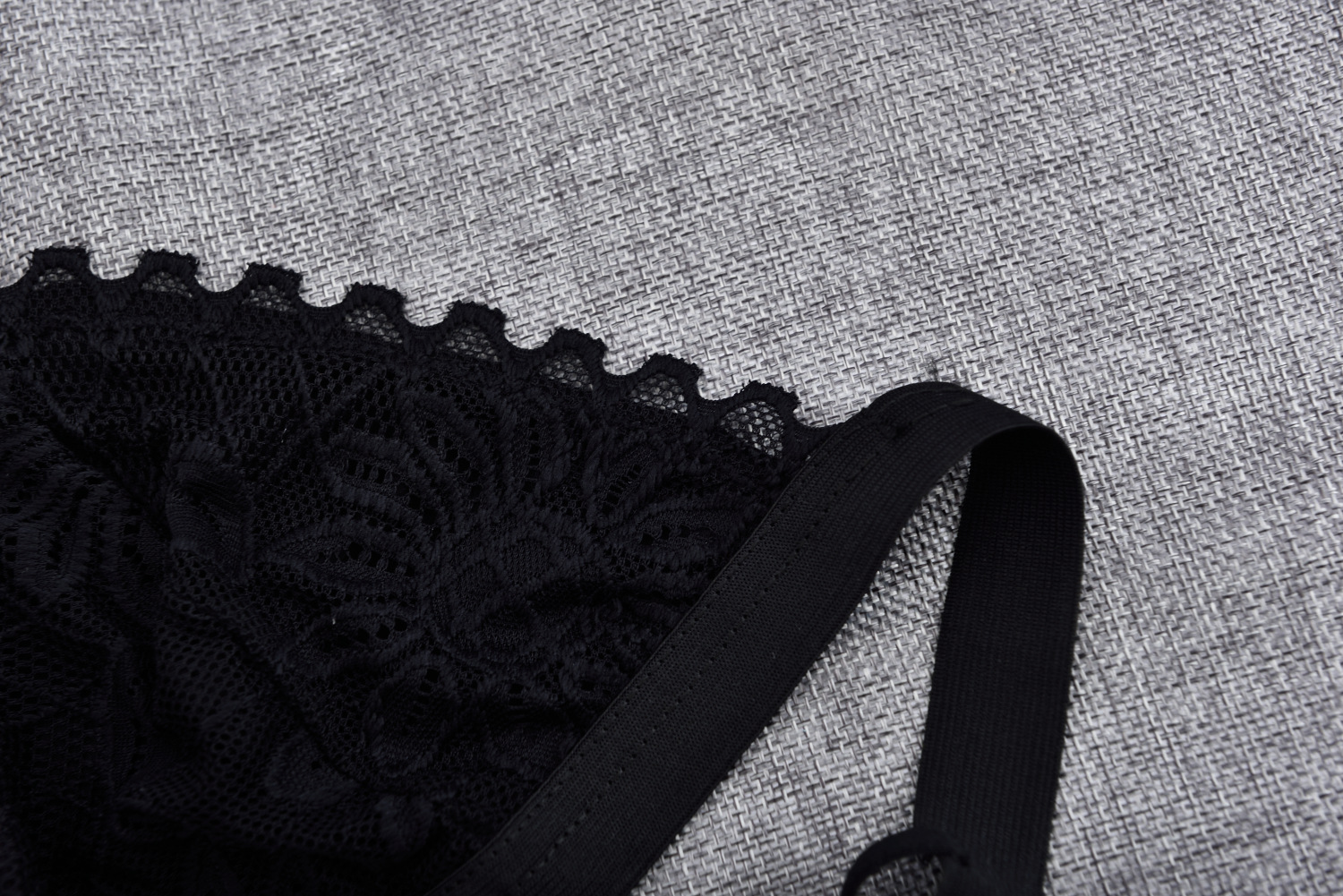 Title 6, Sling lace bandeau