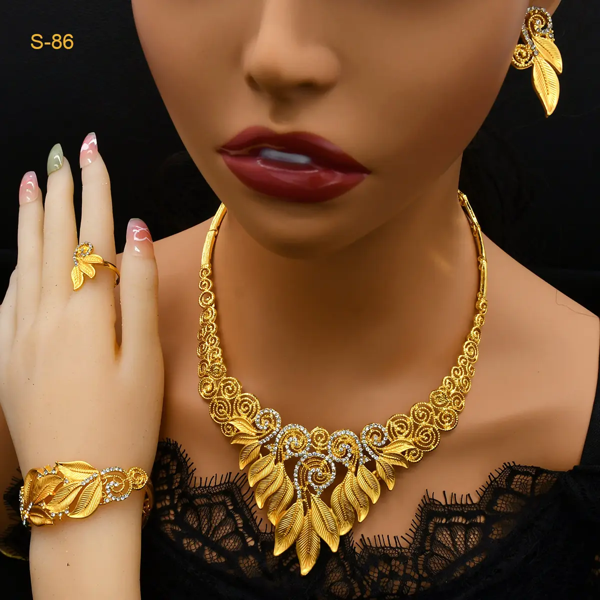 Women's Saudi Bridal Necklace Bracelet Earrings Four-piece