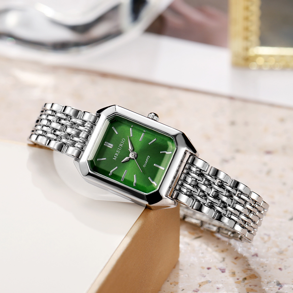 https://cf.cjdropshipping.com/quick/product/9cc7673b-4aad-4ee5-bb98-02072558114d.jpg