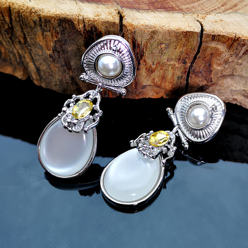 Fashion Exaggerated Moonstone Pearl Earrings