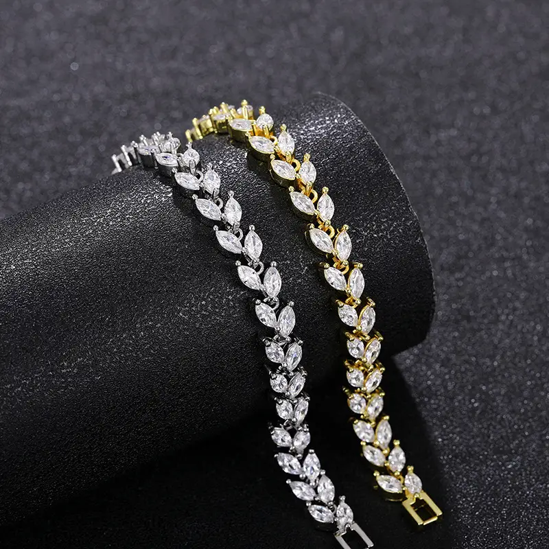 Premium Commuter Horse-Eye Leaf Bracelet