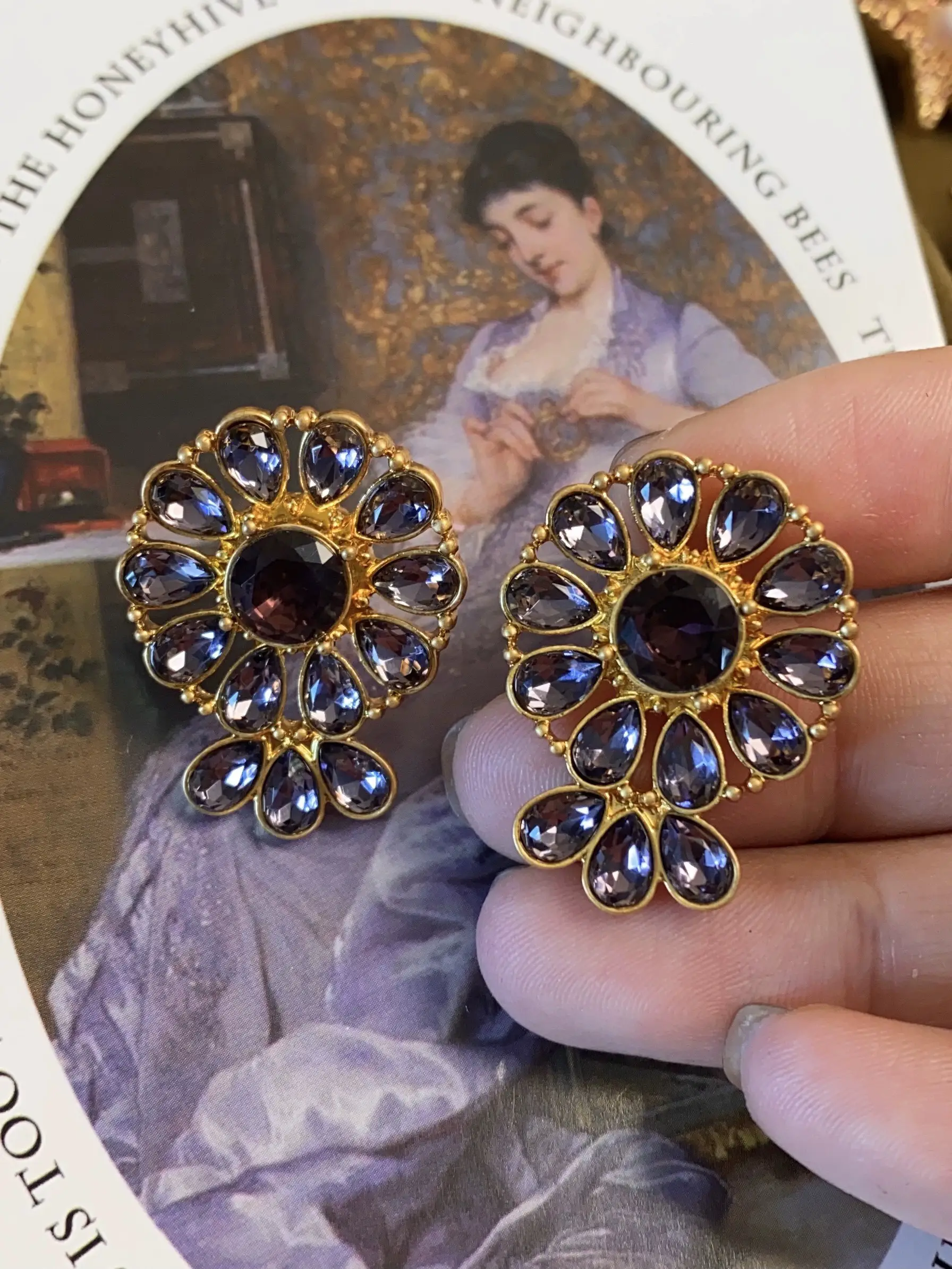 Exquisite Retro Round Vintage Earrings