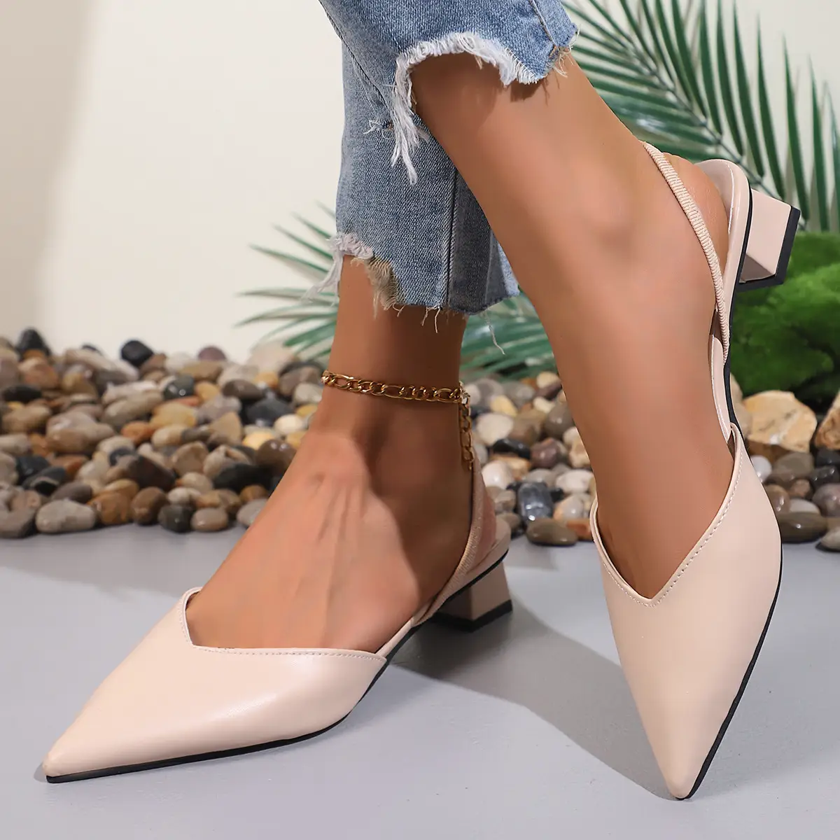Fashionable New Style Low-Heel Square-Heel Womens Sandals And Slippers