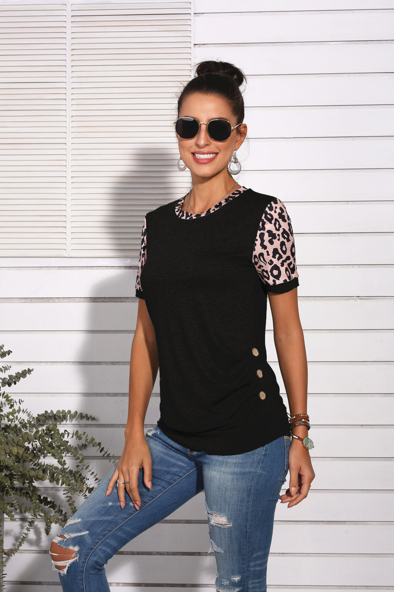 Title 5, T-shirt girocollo con stampa leopardata, un cap...