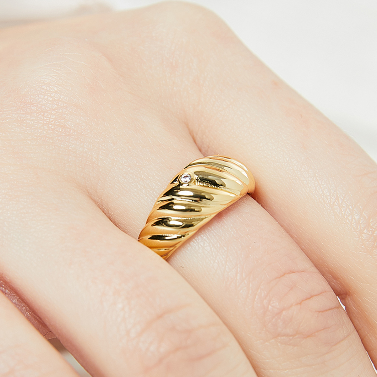 European And American Croissant Ring Women's Hemp Pattern Diamond-embedded Opening