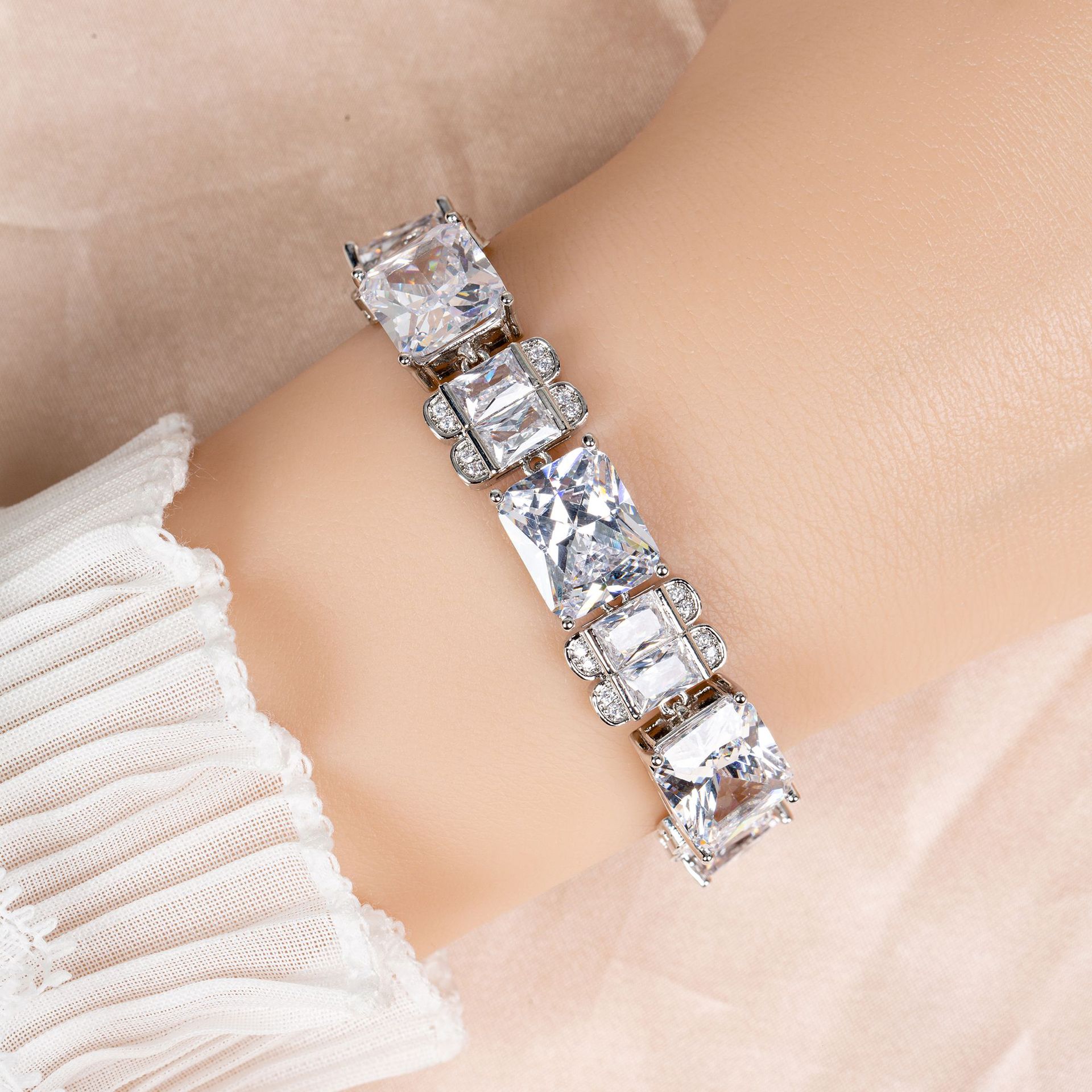 https://cf.cjdropshipping.com/quick/product/9d705300-1978-4a4f-8365-36fc4b198420.jpg