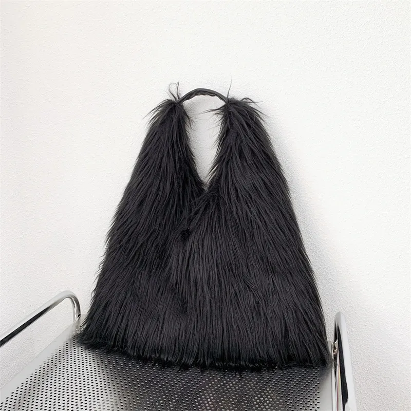 Water Wool One-shoulder Tote Plush Bag - Black