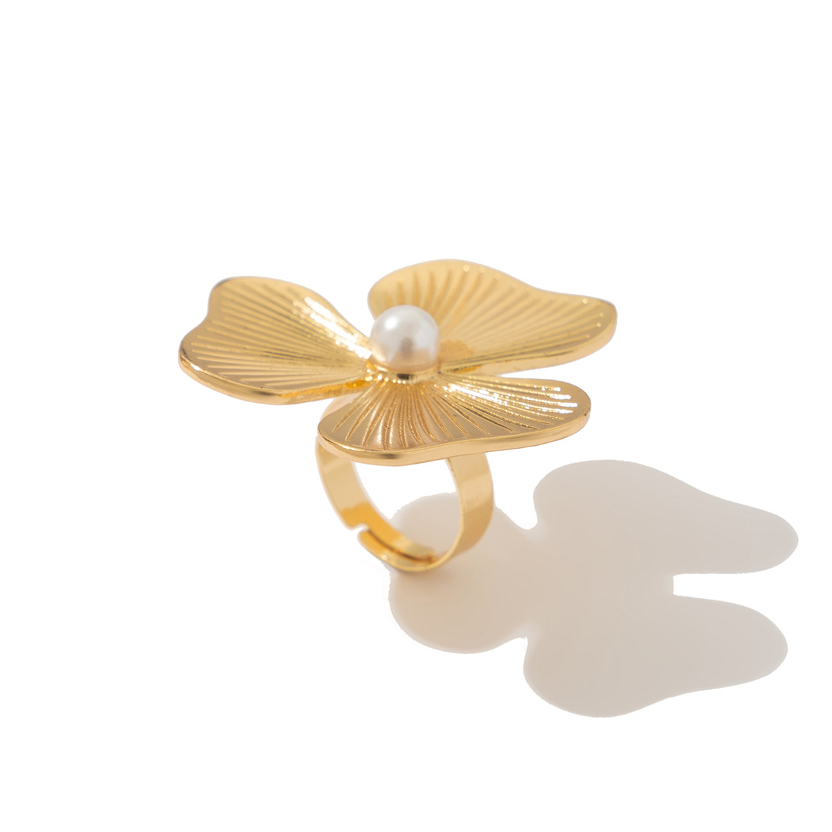 Design Metal Pleated Feather Ring
