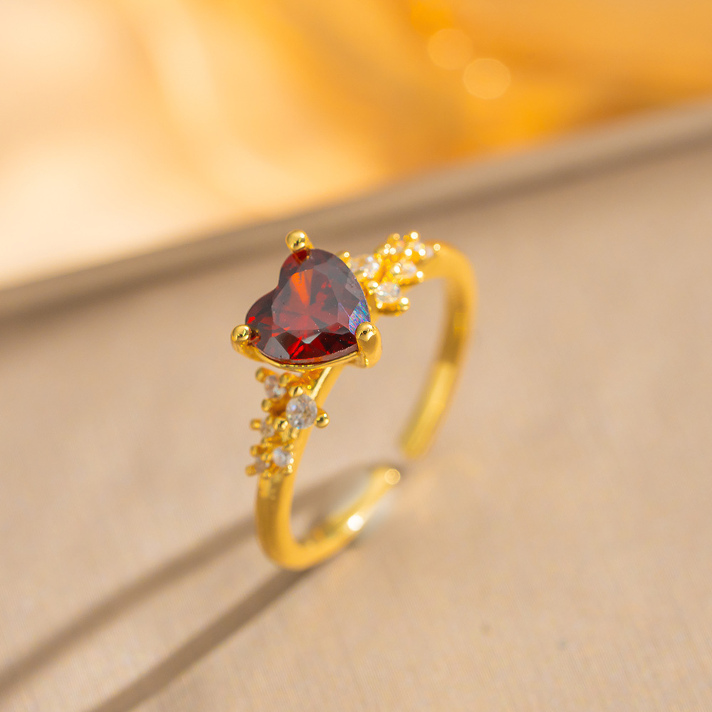 Fashionable Heart-Shaped Zircon Ring