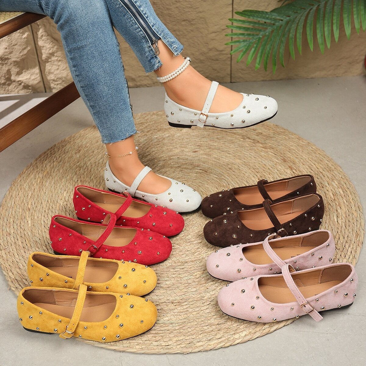 Womens French-style Rivet-studded Round-toe Flat Shoes