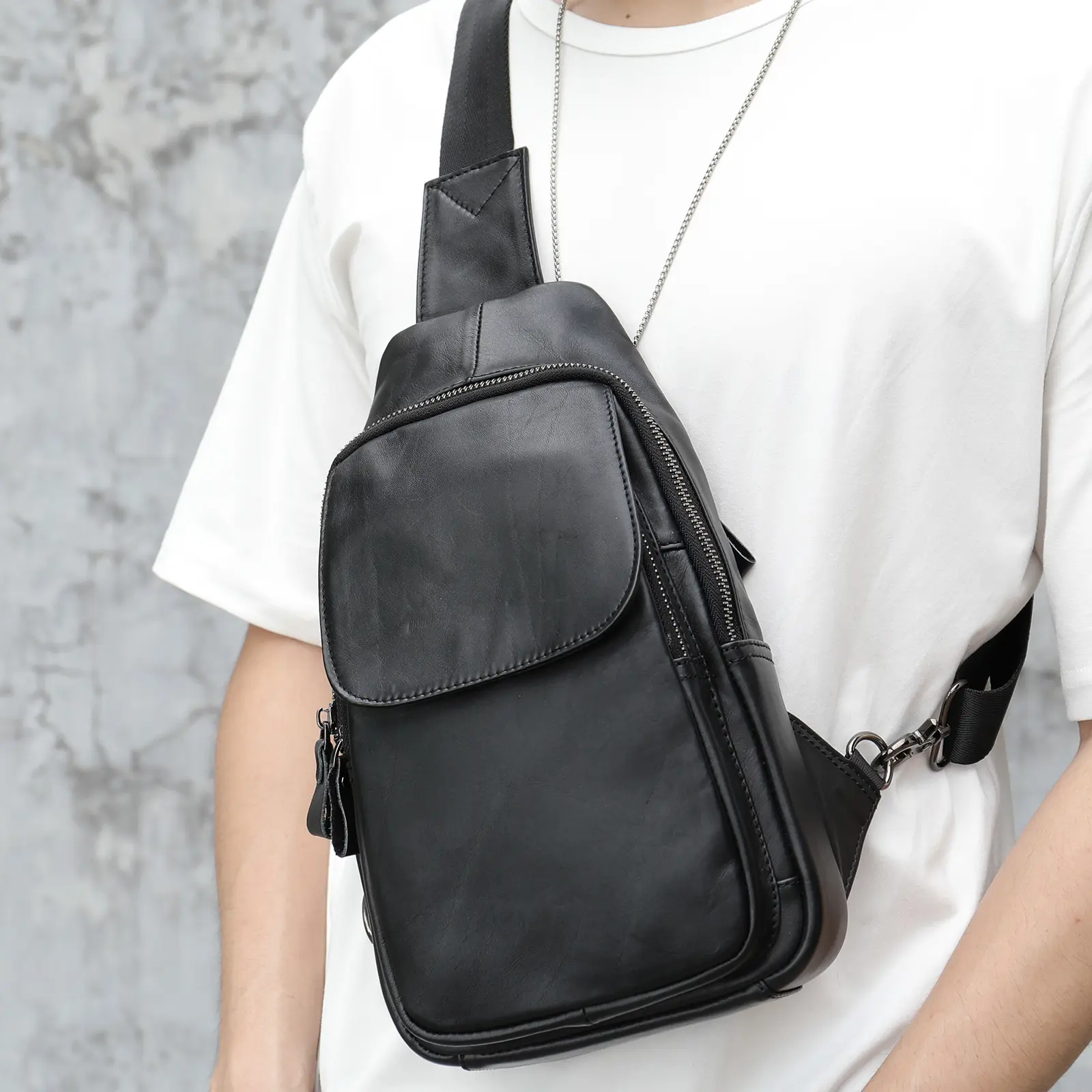 Men's Fashionable And Versatile Shoulder Messenger Bag