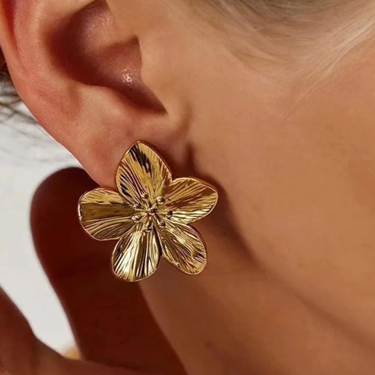 Womens Fashionable 3D Exaggerated Five-Petal Flower Necklace And Earrings