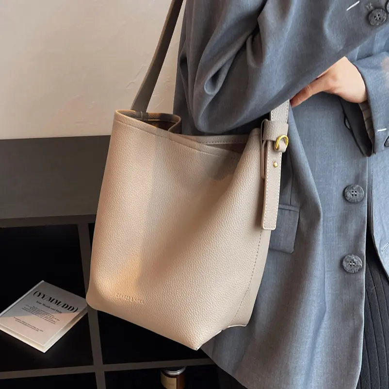 Retro High-capacity Stylish Commuter Bucket Bag