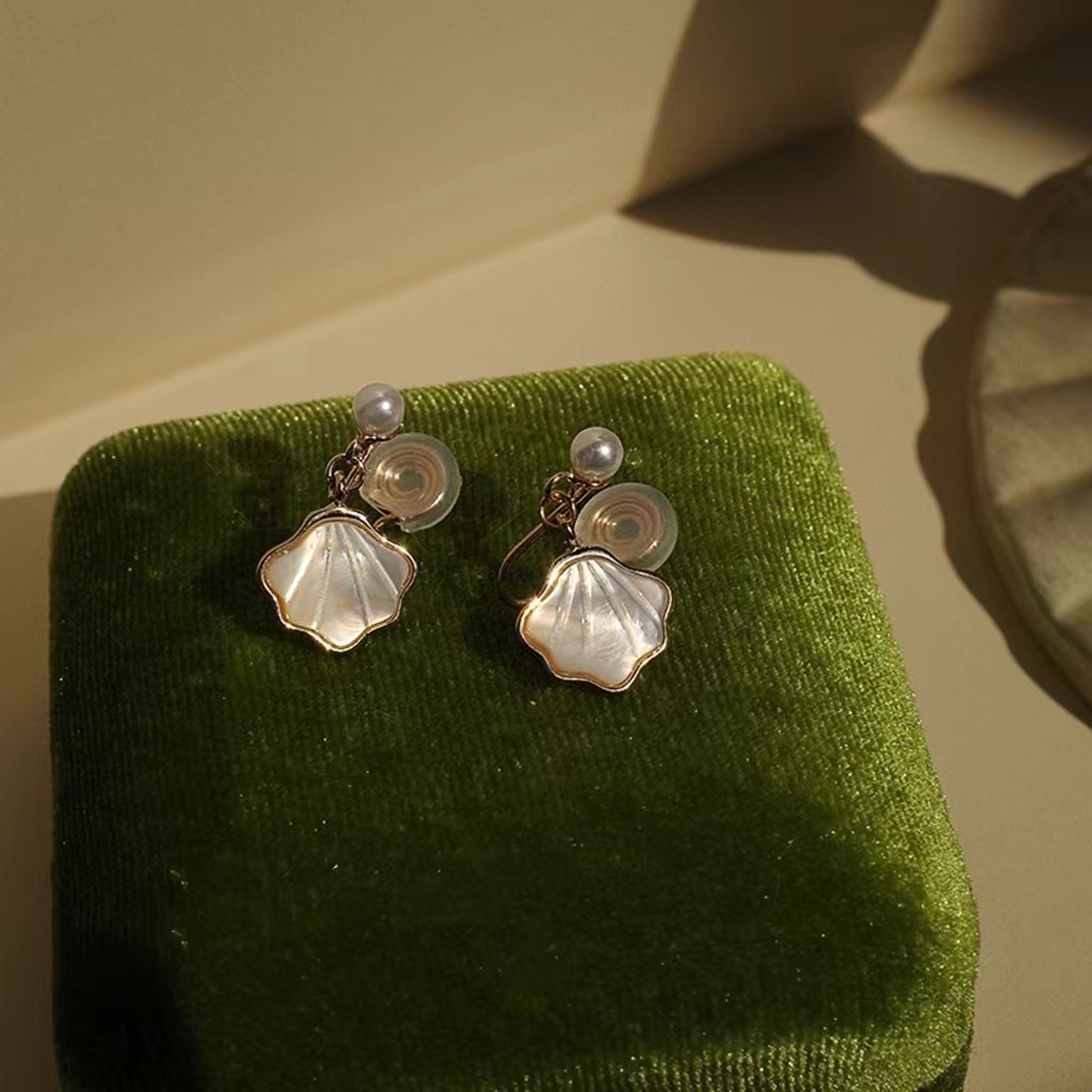 Shell Pearl Stud Earrings Small Design High Sense