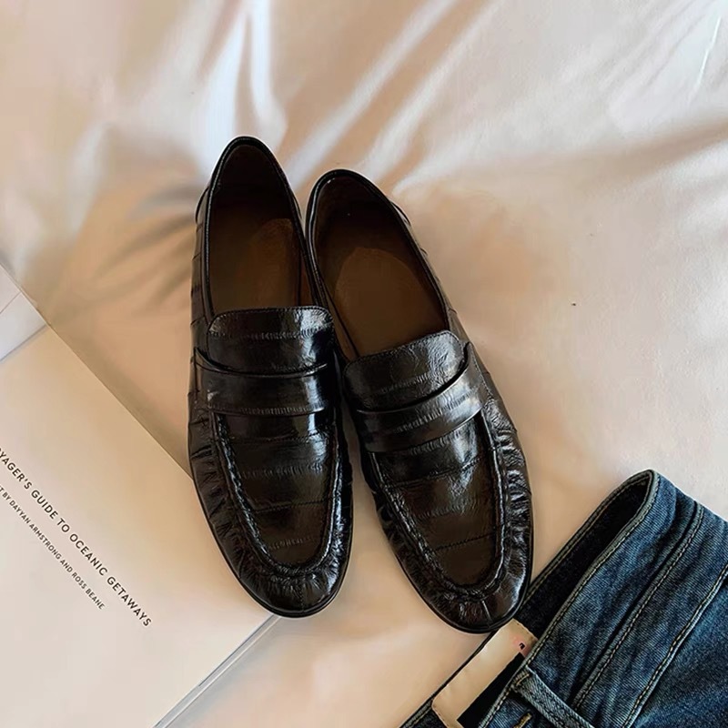Retro-style Fashionable Handmade Pleated Loafers For Women