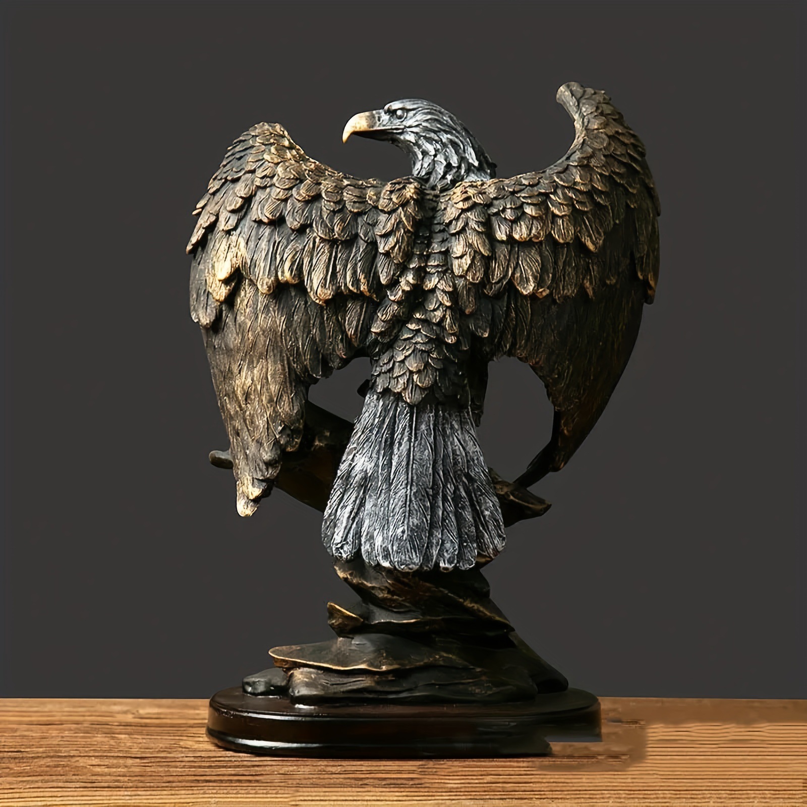 Sculpture aigle – détail finitions