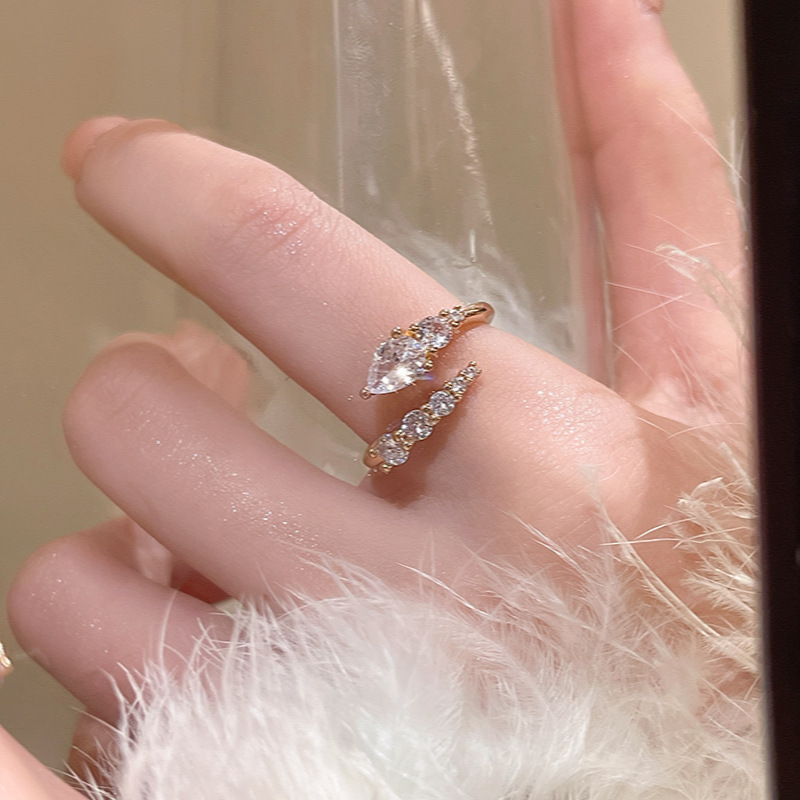 Niche High-grade Zircon Snake Ring