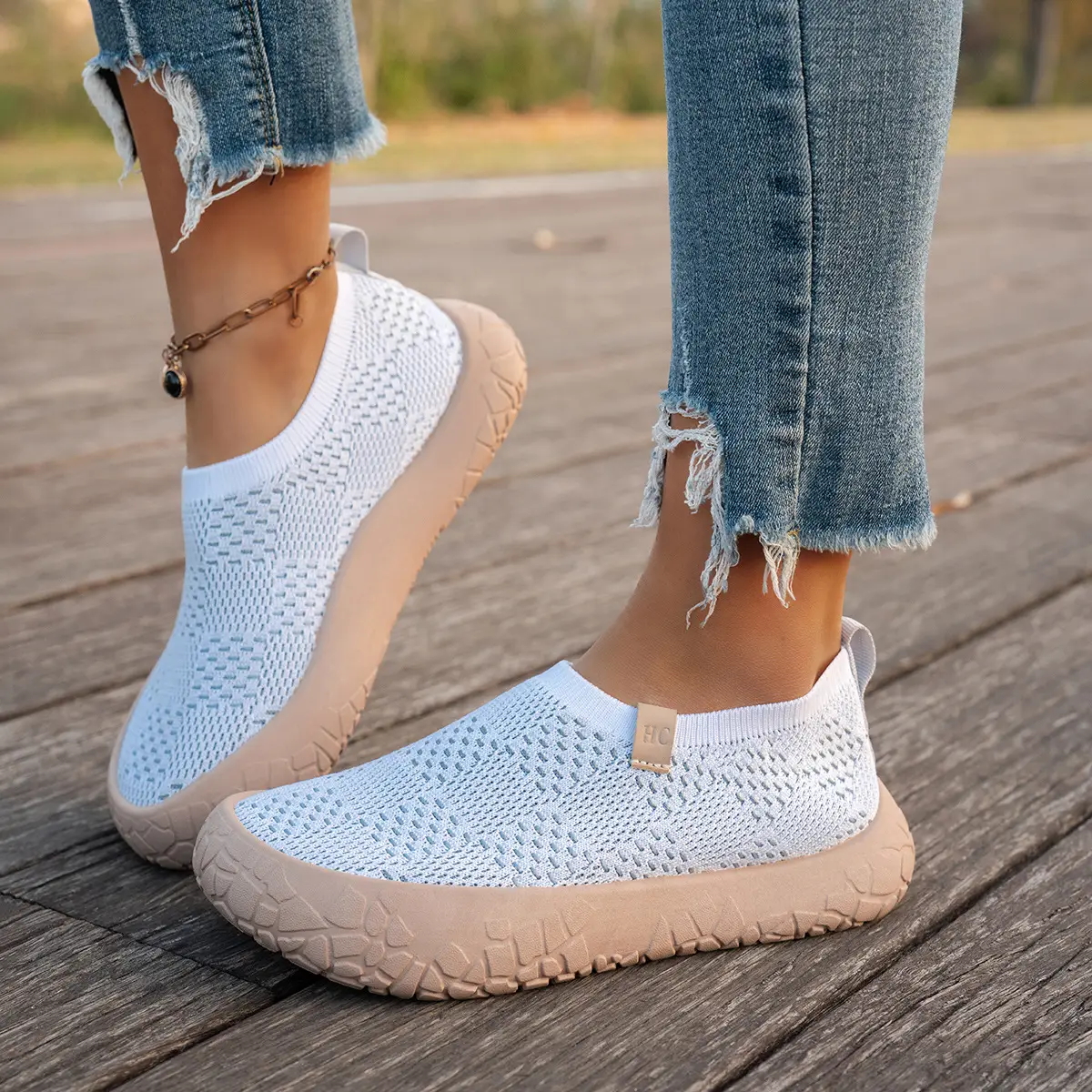 Height-increasing Lightweight Breathable Non-slip Soft-soled Walking Shoes
