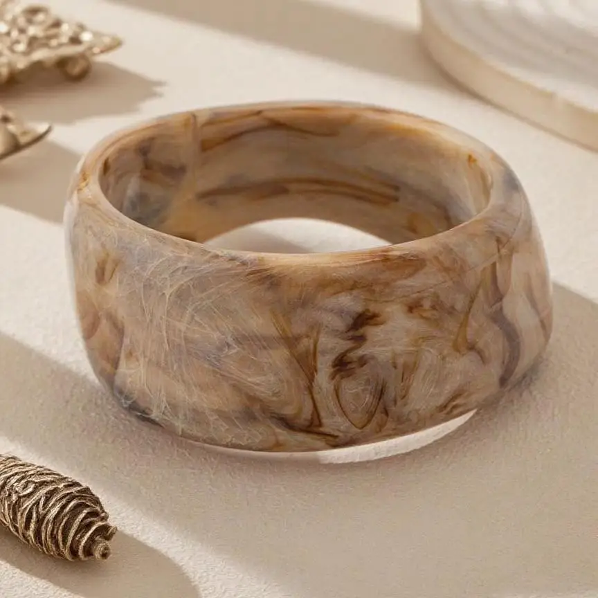 Exaggerated Acrylic Bracelet With A Marble Pattern