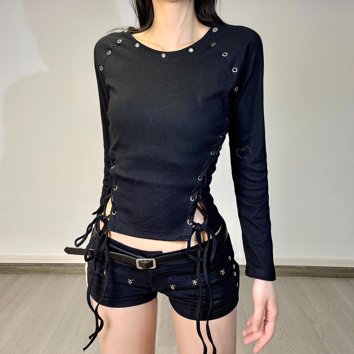 Post-apocalyptic Dark-style Crew-neck Long Sleeves With Eyelet Drawstrings And Lace-up Detailing