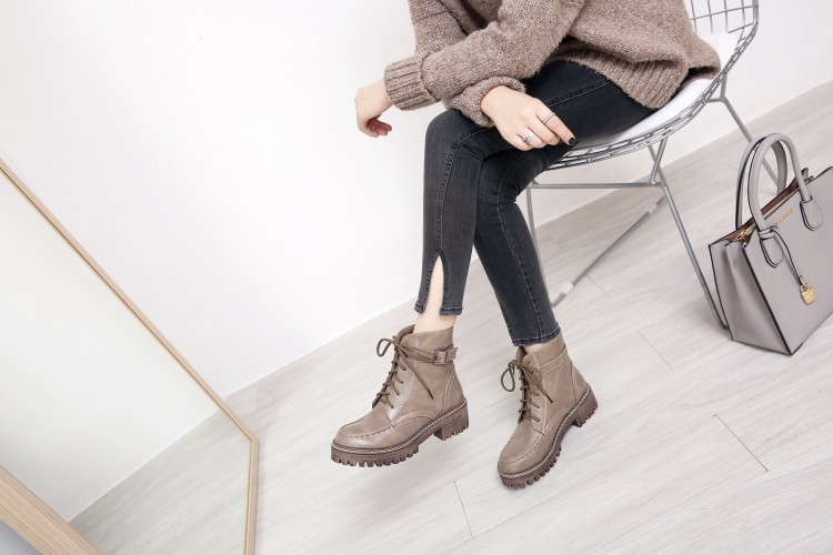 Title 16, Womens British style retro lace-up short boots...