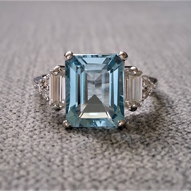 Exquisite Diamond Ring - White