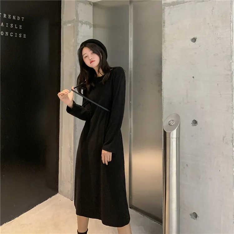 Loose-fitting Figure-flattering Long-sleeved Straight-cut Solid-color Dress - Black