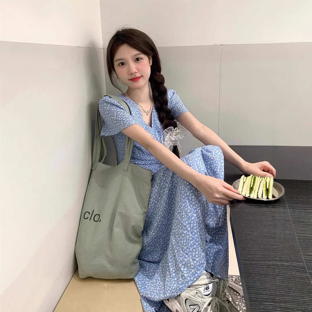 Women's Blue Floral V-Neck Casual Dress