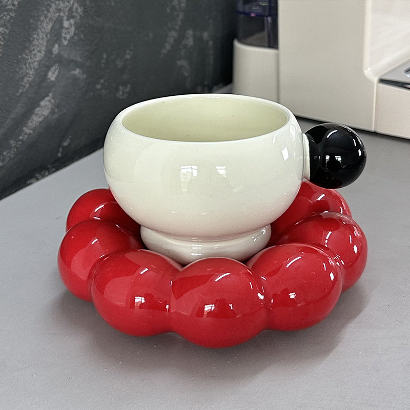 Black Handle Red Dish