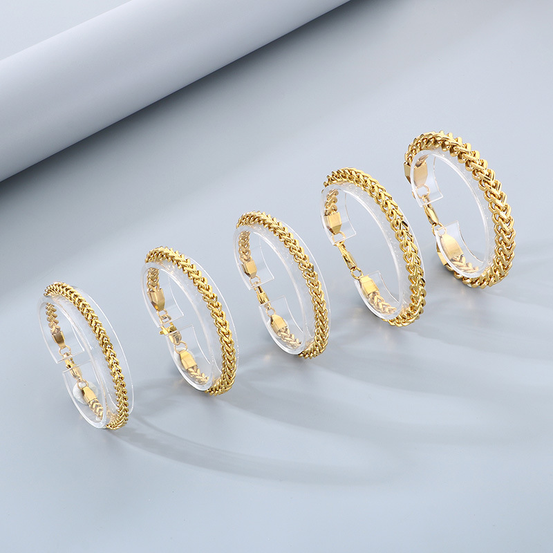 Gold keel chain bracelet