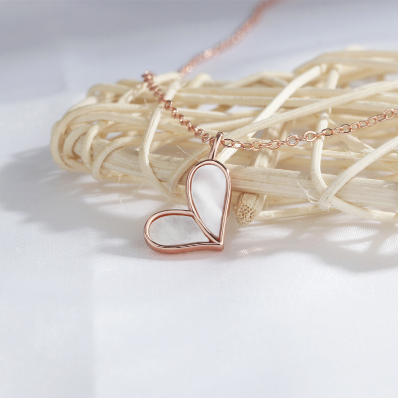Lovely White Fritillary Necklace Women's Simple Special-interest Design