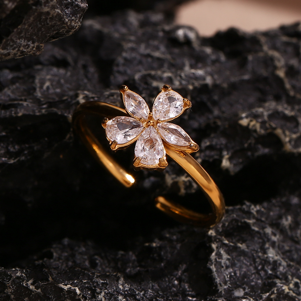 18K Micro Inlaid Zircon Five Petal Flower Ring