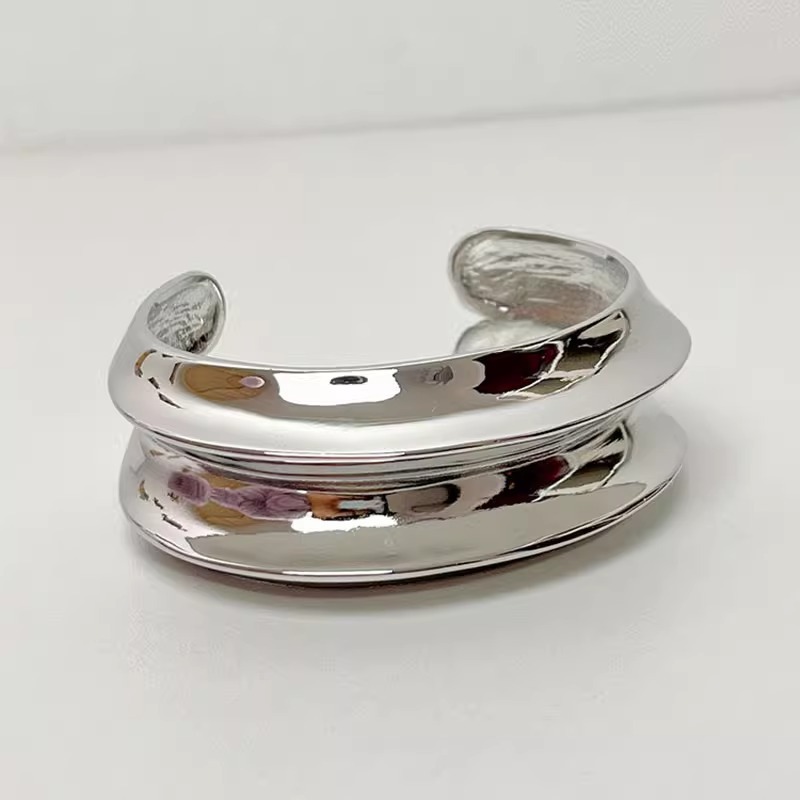 Heavy-duty Flying Saucer Polished Open Bracelet For Women