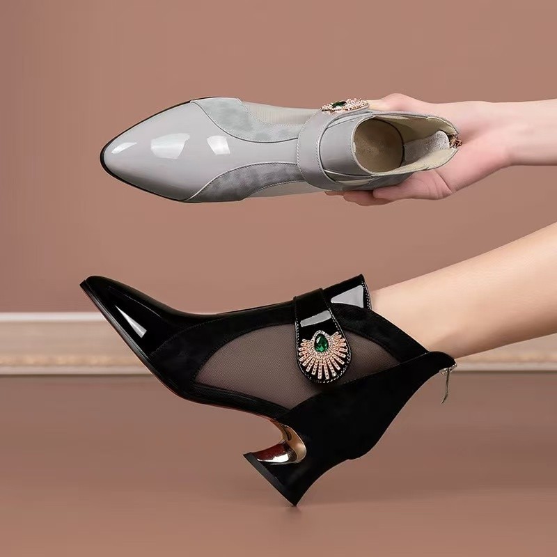 Hollow-out Mesh Sandals With A Chunky Heelstylish And Versatile