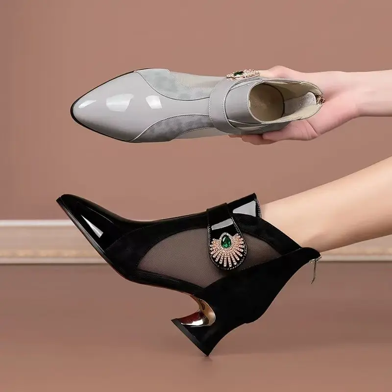Hollow-out Mesh Sandals With A Chunky Heelstylish