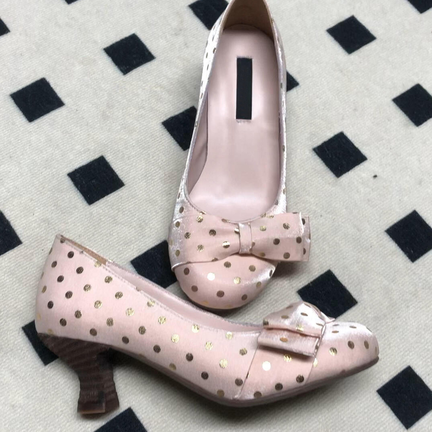 Old-fashioned Sweet Polka-dot Round-toe Chunky-heeled Pumps
