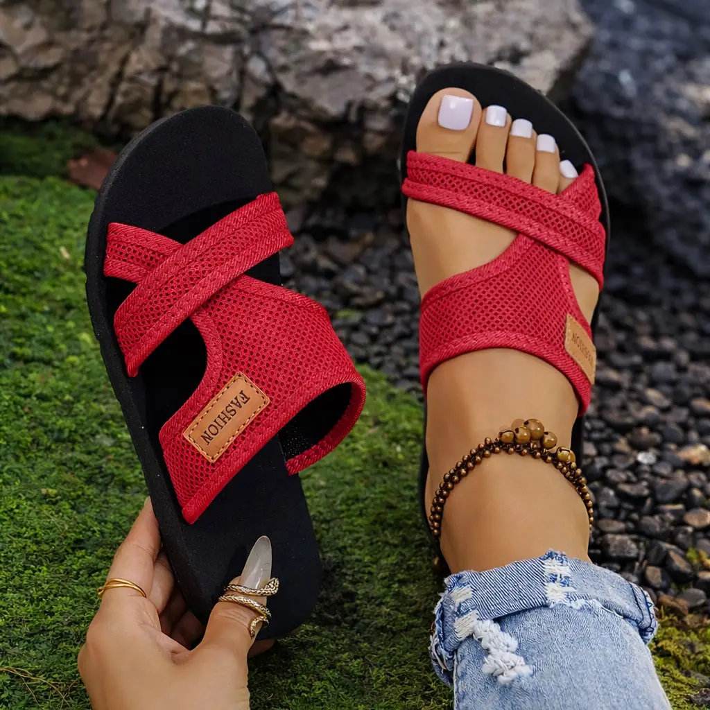 Womens Slippers Lightweight And Comfortable With A Flat Sole