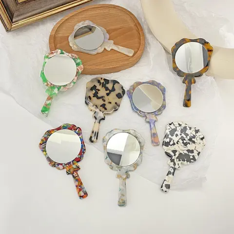 Influencer-style Handle Makeup Mirror