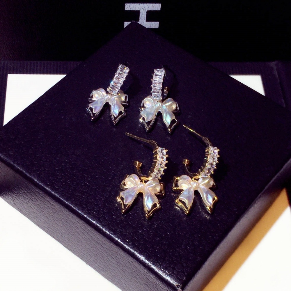 Fashion Inlaid Zirconium Temperamental Earrings Women