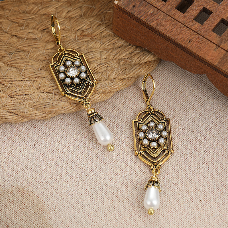 Popular Retro Fashion Creative Women's Earrings