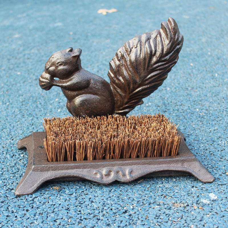Country Retro Cast Iron Squirrel Door Decoration Shoe Brush